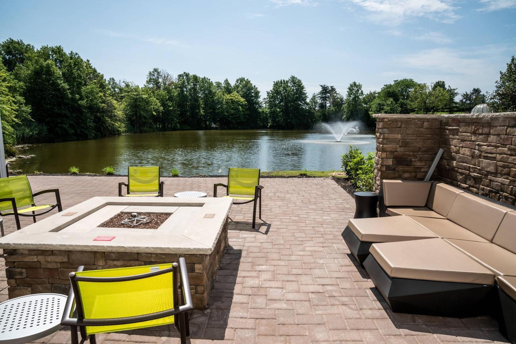 Springhill Suites By Marriott Woodbridge Εξωτερικό φωτογραφία